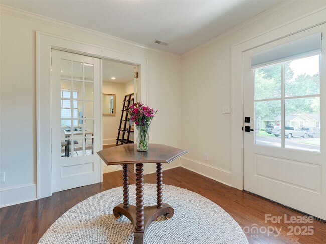 Building Photo - 508 Seldon Dr
