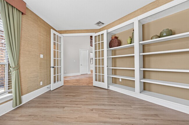 Building Photo - 9735 Lansing Meadows Dr