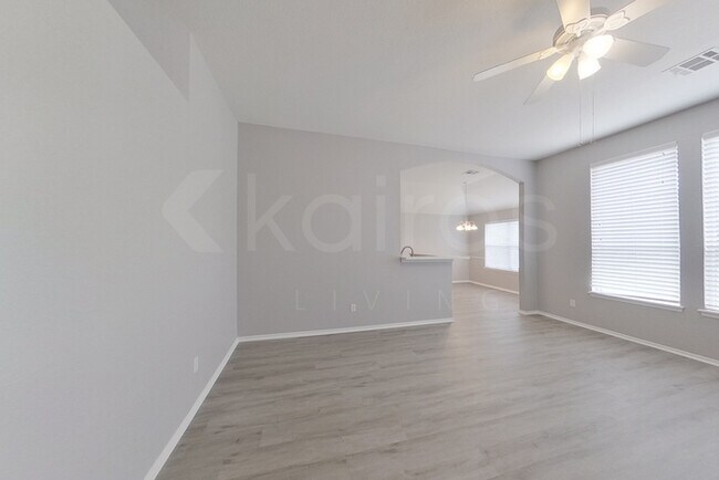 Building Photo - 113 Great Oaks Dr