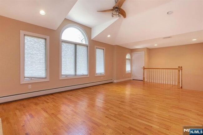 Building Photo - 470 Chestnut St