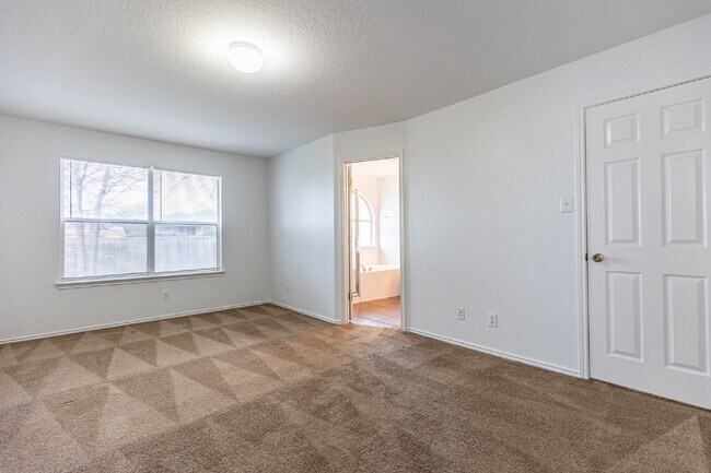 Building Photo - 2476 Medina Dr