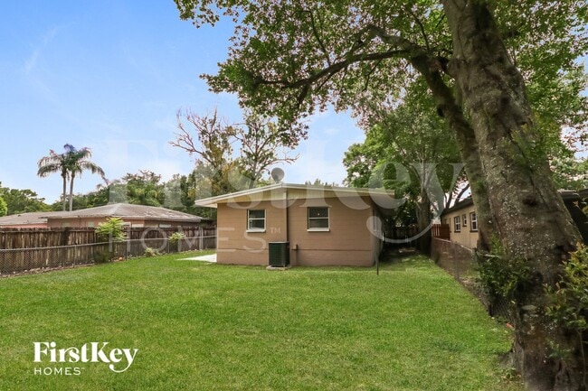 Building Photo - 10929 N Edison Ave