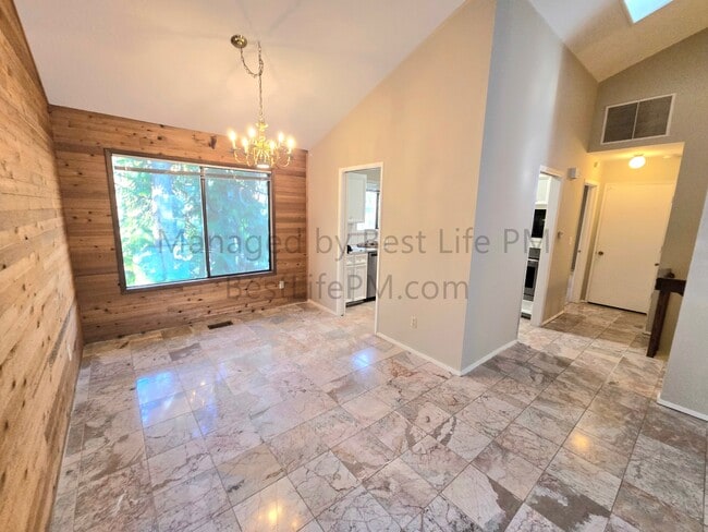 Building Photo - 9 Mountain Cir