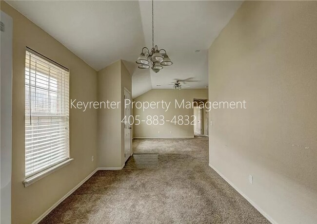 Building Photo - Gorgeous 3 bedroom 2 Bath and 2 Car Home in the Heart of Yukon