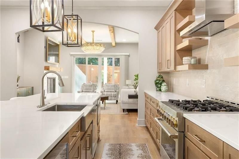 Building Photo - 722 Lakeview Ave NE