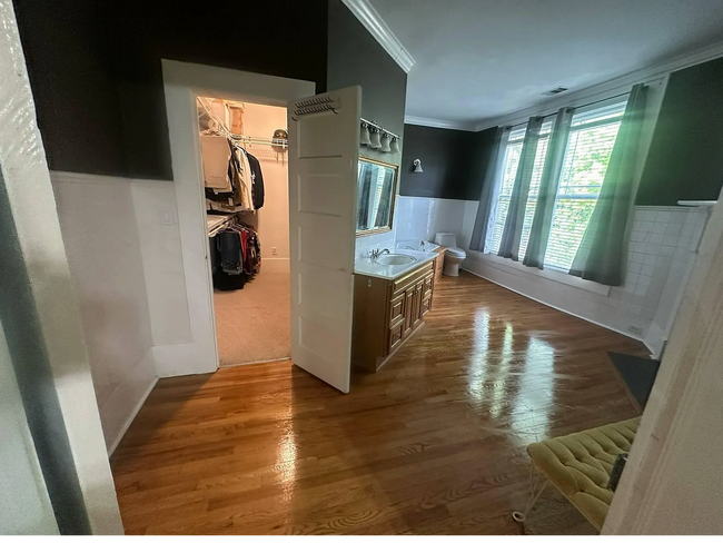Building Photo - **Charming Small-Town Home Near Clark's Hi...