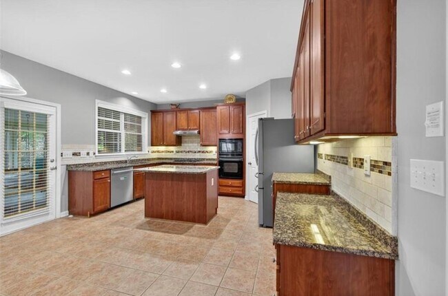 Building Photo - 740 Mayfair Ct