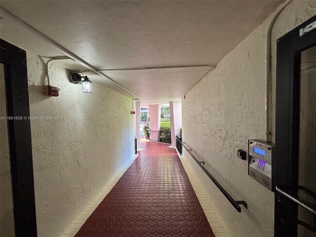 Building Photo - 17021 N Bay Rd