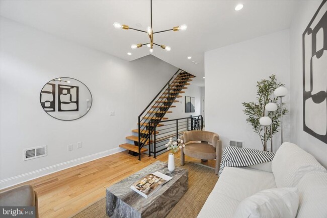 Building Photo - 2220 E Harold St