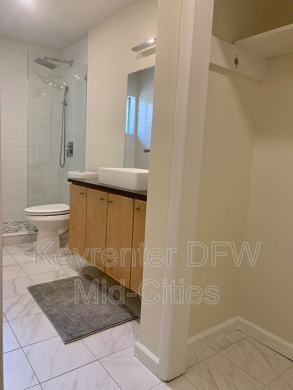 Building Photo - 501 Nottingham Dr
