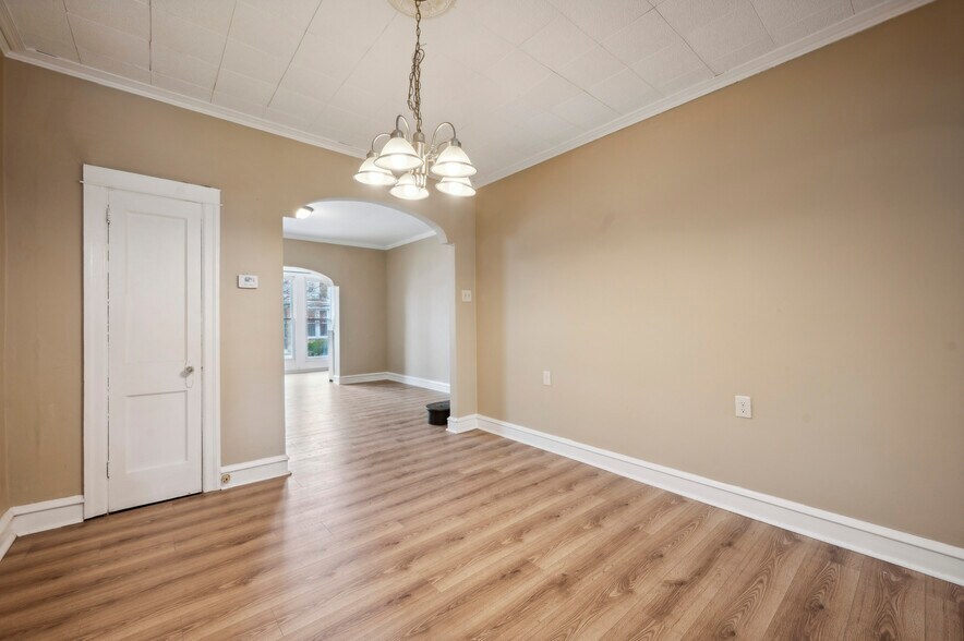 Building Photo - 5122 N Hutchinson St