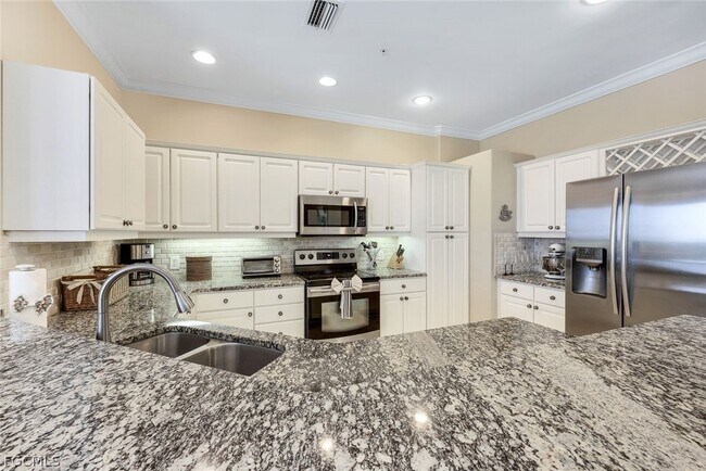 Building Photo - 9121 Southmont Cove