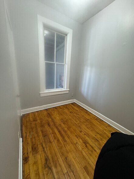 Building Photo - 3353 S Emerald Ave