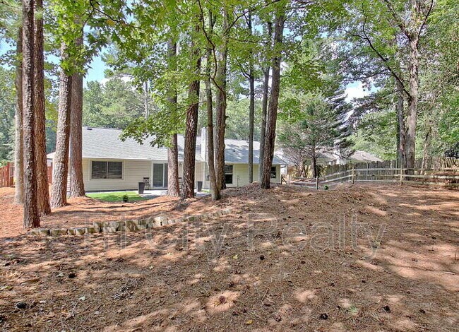 Building Photo - 317 Summer Pl