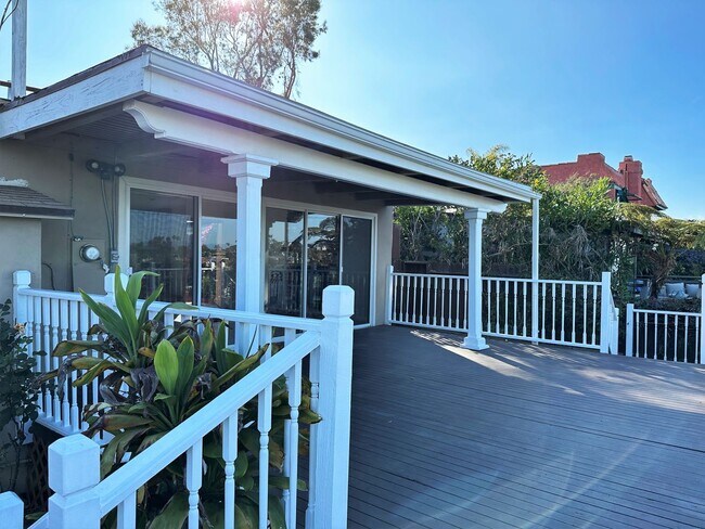 Building Photo - Charming 2+1 PDR hills home w/ large lot. Jacuzzi, decks, fireplace, view, walk to the beach!
