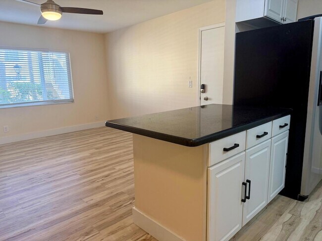 Building Photo - 2230 NE 56th Pl