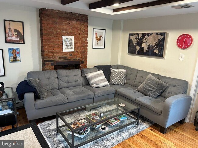 Building Photo - 414 S 15th St