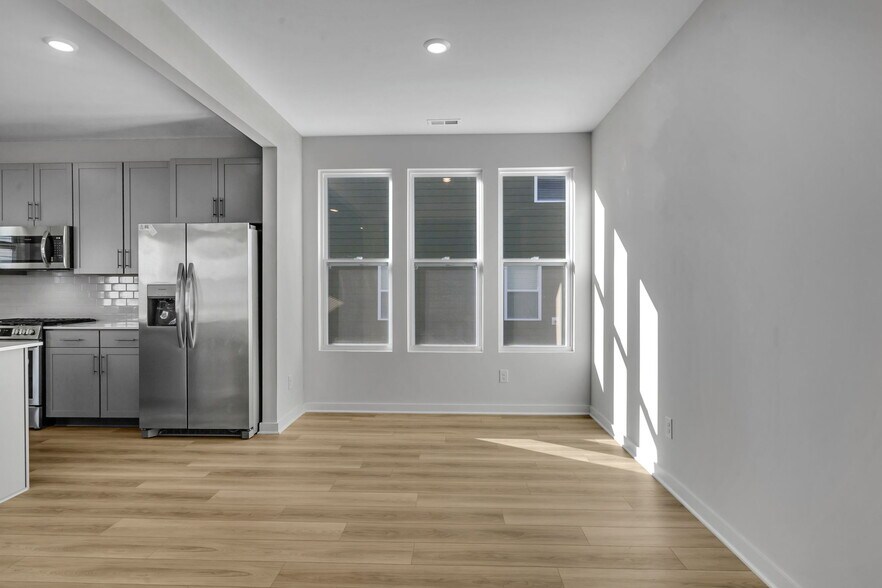 Building Photo - 361 Euclid Dr