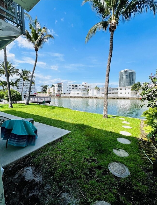 Building Photo - 6905 Bay Dr