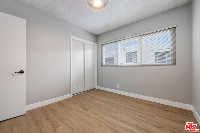 Building Photo - 3212 W 84th Pl