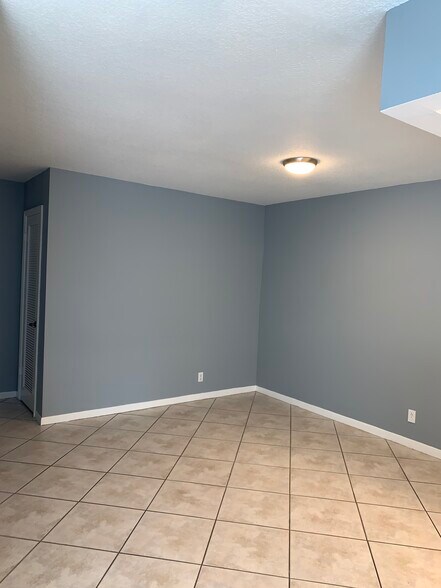 Building Photo - 1301 NW 12th Ave