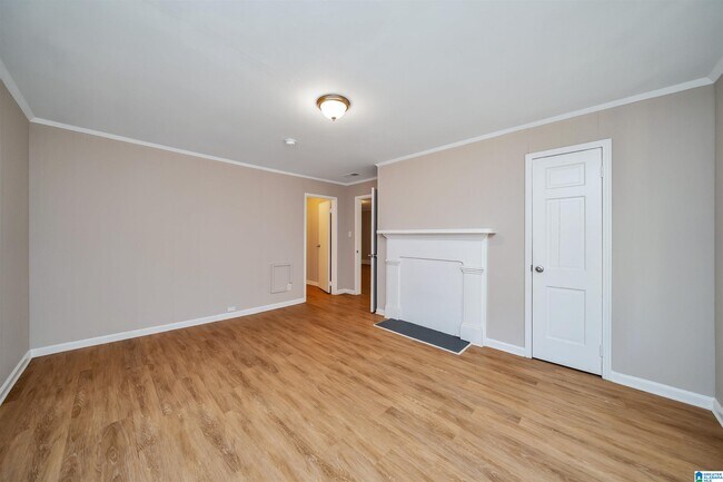 Building Photo - 806 Magnolia Dr NW