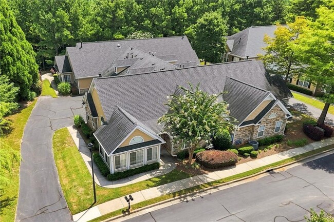 Building Photo - 3204 Village Ln