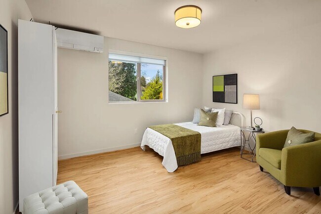 Building Photo - Maple Leaf - Northgate Home