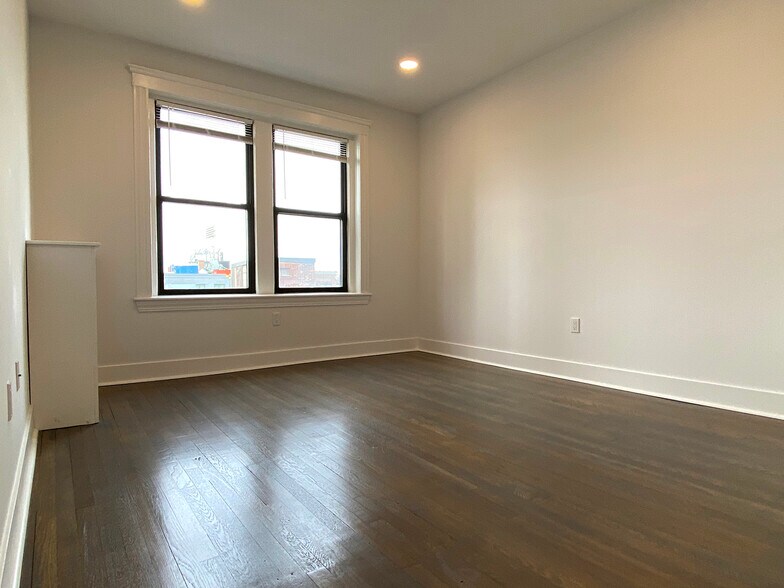 Building Photo - 29 Peterborough St