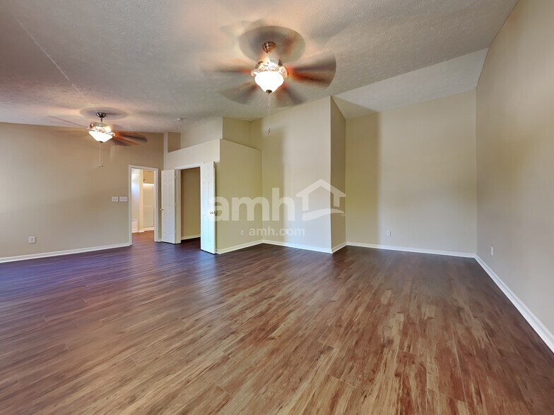 Building Photo - 6739 Shanghai Cir