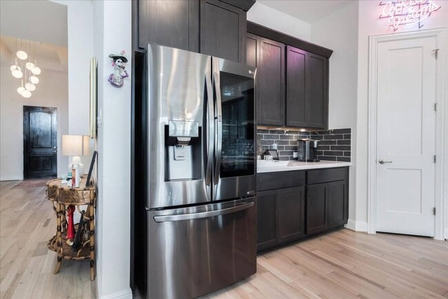 Building Photo - 5713 Fresno Ave