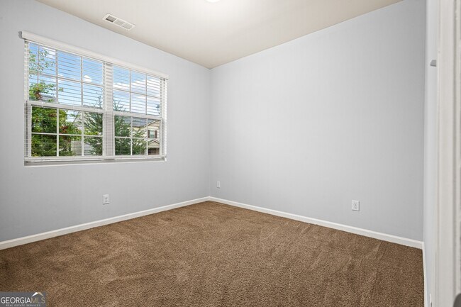 Building Photo - 5469 Waverly Dr