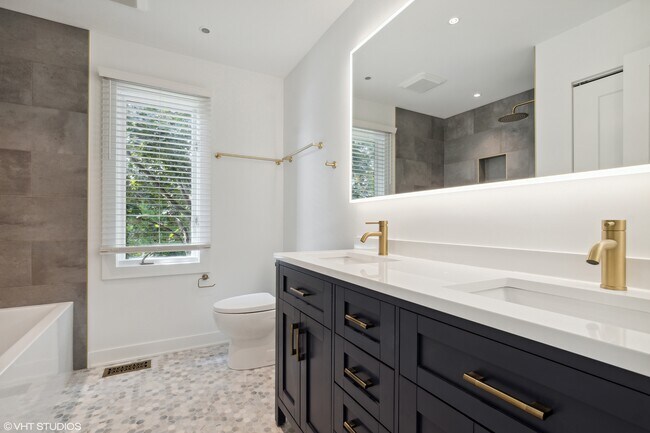 Hall Bathroom - 1003 Crystal Ct