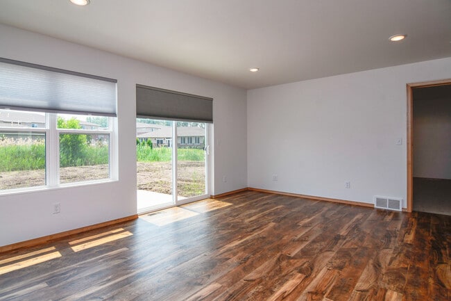 Building Photo - 2220 Blue Stem Ln