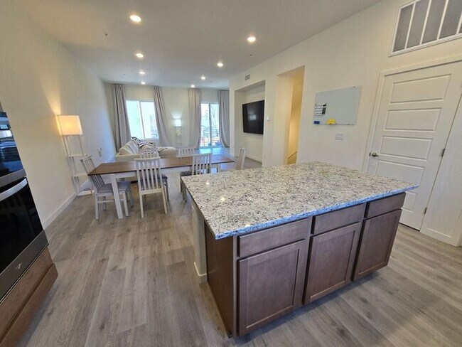 Building Photo - New Modern Fully Furnished Three-Story Townhome Near the Truckee River