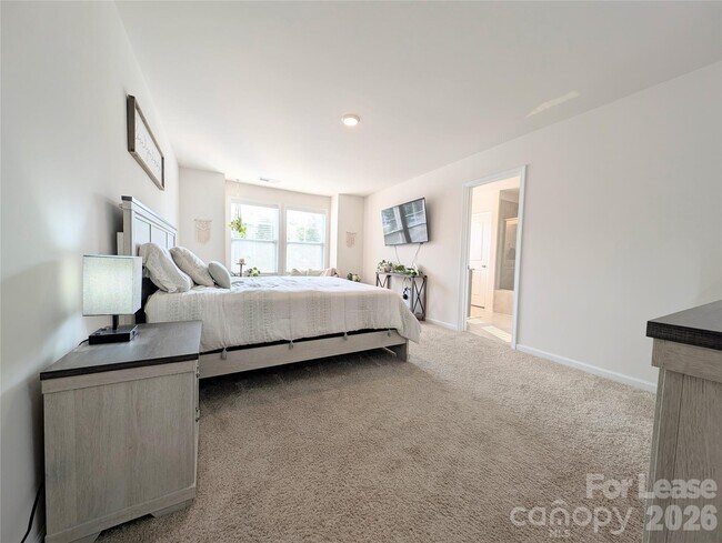Building Photo - 626 Altamonte Dr