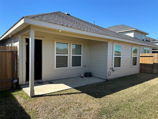 Building Photo - 15515 Sailpoint Ln