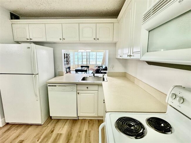 Building Photo - 9311 Orange Grove Dr