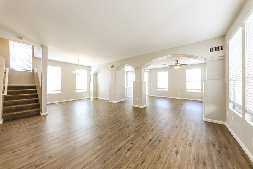 Building Photo - 13416 W Peck Dr