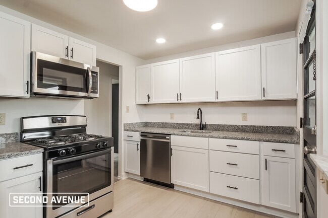 Building Photo - 716 Bittersweet Rd