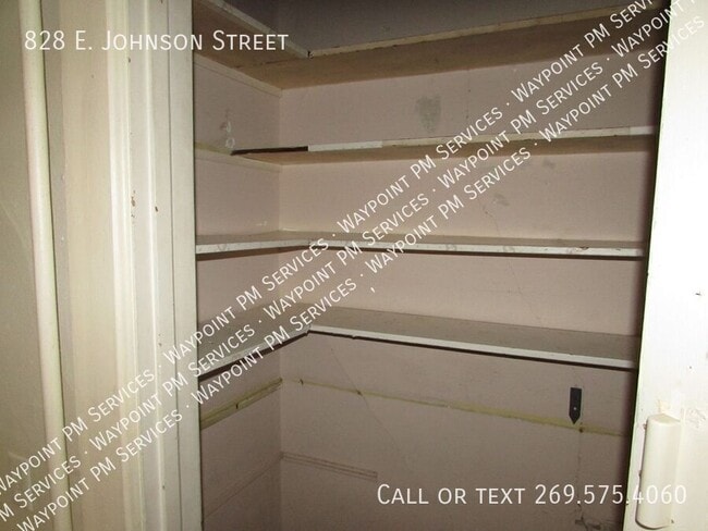 Building Photo - 828 E Johnson St