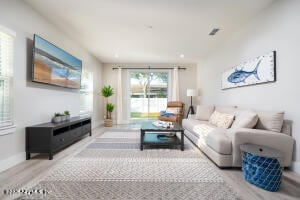 Building Photo - 817 7th Ave N