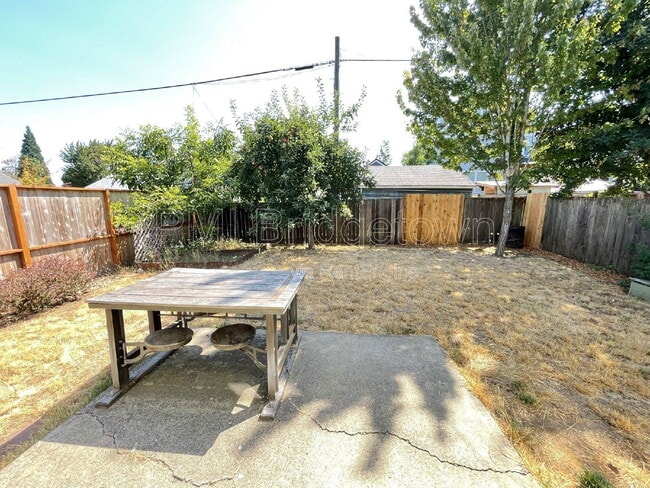 Building Photo - 4704 NE 28th Ave