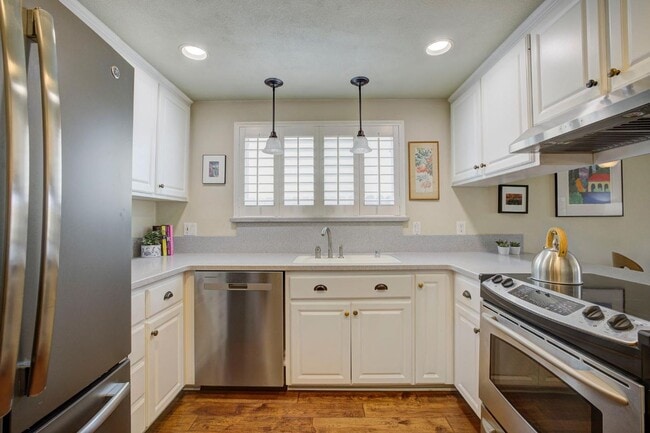 Building Photo - THREE BEDROOM TWO BATH HOME NEAR MANLOVE PARK SEE VIDEO