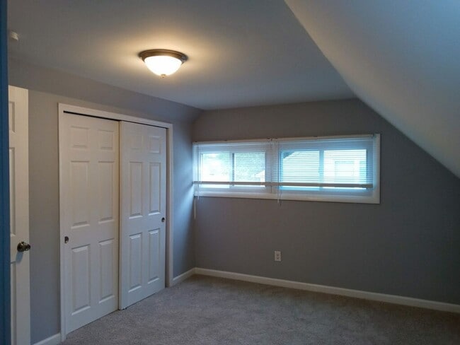 Building Photo - Beautiful renovated 4 beds 2 bath House in...