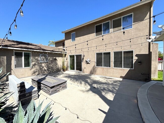 Building Photo - Executive Style Vista Home at an Affordabl...