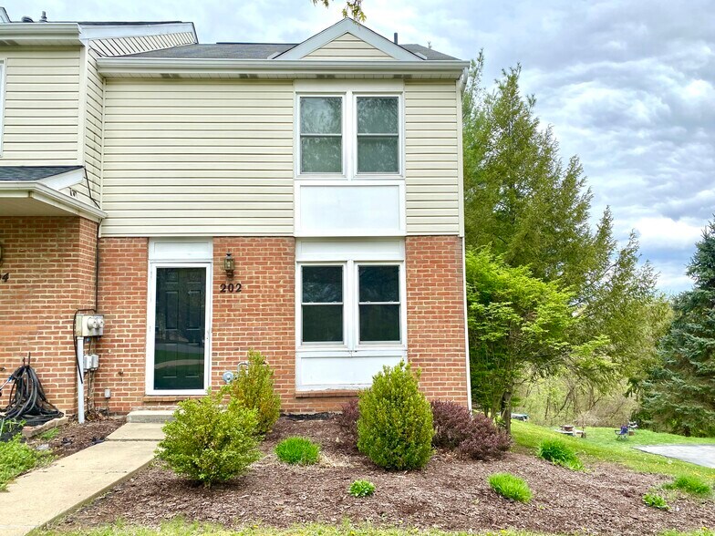 Building Photo - 202 Meadowview Dr