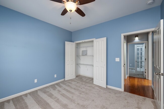 Building Photo - 2437 Duxbury Dr