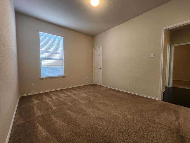 Building Photo - You do not want to miss out on this amazing 3-bedroom home in the Alta Vista area of Temple.  Thi...