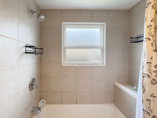 Building Photo - Charming Home for Lease